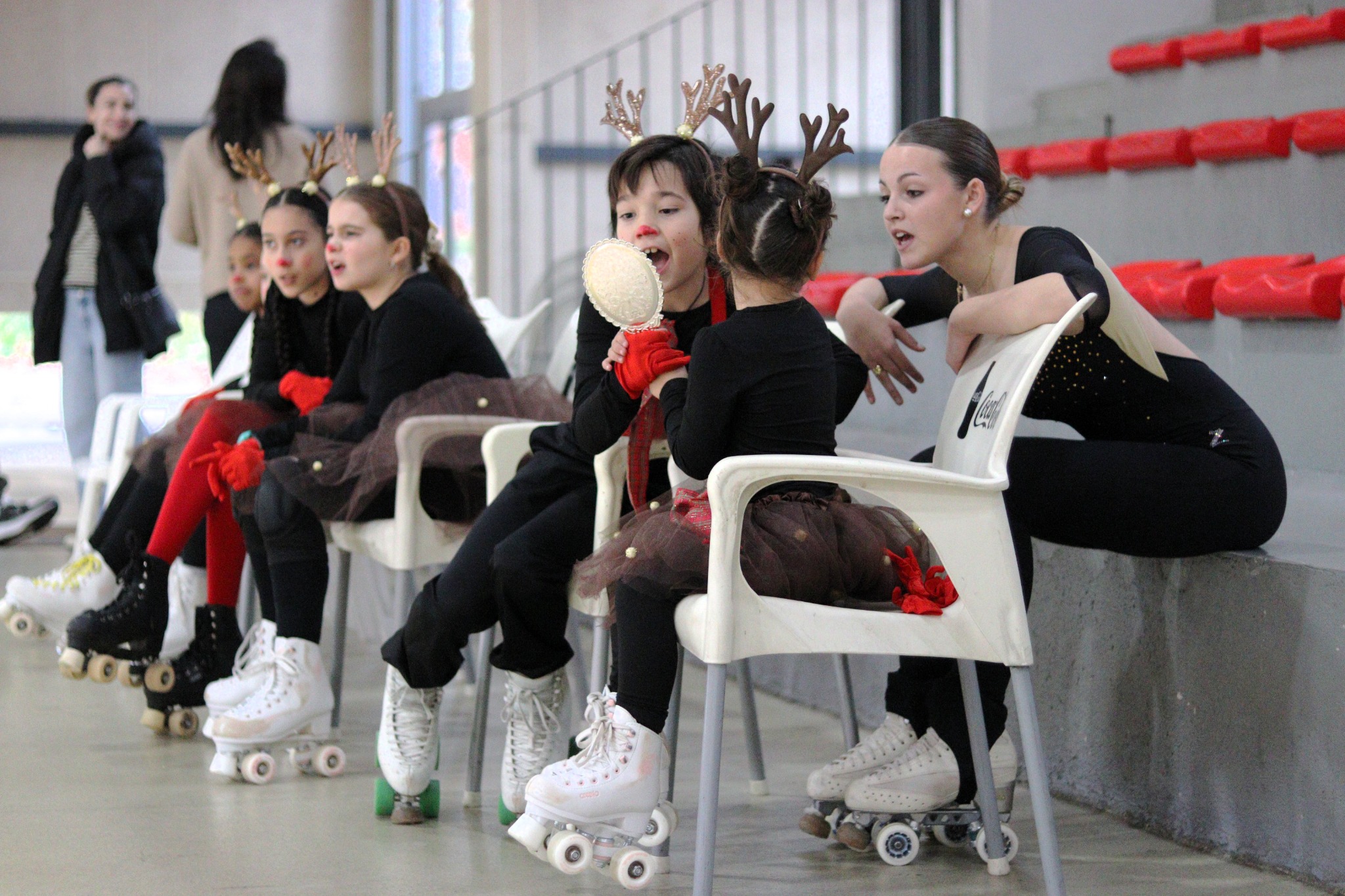 Patinadoras de Libre preparándose para una exhibición